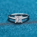 Elegante S925 sterling zilveren ring met een grote vierkant geslepen moissaniet in een vier-klauw - US 10 / 2ct Prinses Geslepen Moissaniet