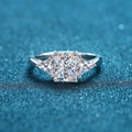 Bague élégante en argent 925 avec moissanite de 3ct taille émeraude et pierres latérales - Moissanite Taille Radiante