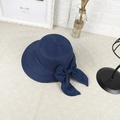 Cappello da sole in paglia blu navy per donna con un grande fiocco decorativo laterale - M (56-58cm) / Blu navy
