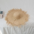 Sombrero de paja étnico de ala ancha con flecos y cuentas para protección solar - Estilo de Borde en Bruto de Ala Ancha Natural (DP0232)