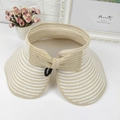Opvouwbare strooien zonneklep met beige strepen en een grote decoratieve strik achter - M (56-58cm) / Beige