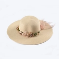 Women's foldable sun straw hat with wide brim, pink flowers and elegant ribbon detail - M(56-58cm) / Beige
