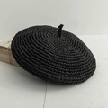 Detailaufnahme einer schwarzen Häkel-Strohbaske mit feinem, spiralförmigem Webmuster - M (56-58cm) / Schwarz