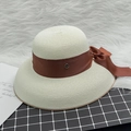 Eleganter beiger Stroh-Sonnenhut mit braunem Schleifenband und Vintage-M-Metallschnalle - M (56-58cm) / Creme