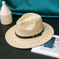 Classic British style men's straw fedora with brown leather band for summer travel - M (56-58cm) / Beige