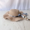 Sombrero de paja beige de ala ancha con cinta floral y perlas para protección solar - M (56-58cm) / Rosa