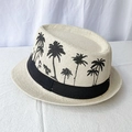 Détail du chapeau de paille écru avec motifs de palmiers noirs et ruban en satin - M (56-58cm) / Beige