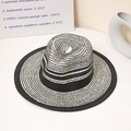 Dettaglio del cappello fedora intrecciato a strisce bianche e nere con trama a spirale - M (56-58cm) / Nero