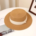 Dettaglio di un cappello di paglia estivo con ampio nastro crema su trama intrecciata - M (56-58cm) / Cachi con nastro beige