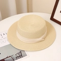 Dettaglio del cappello di paglia beige con trama fine e nastro coordinato per l'estate - M (56-58cm) / Beige Con Nastro Beige
