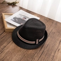 Gros plan sur un chapeau fedora en paille noire avec ruban rayé tricolore élégant - M(56-58cm) / Noir