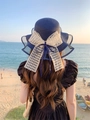 Cappello da sole in paglia blu navy con tesa ondulata e grande fiocco in pizzo crema - M (56-58cm) / Blu Notte