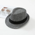 Chapeau trilby classique pied-de-poule noir et blanc avec ruban mat sur fond blanc pur - L (58-60cm) / Noir et Blanc (Pied-de-Poule)