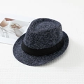 Detail van de hoogwaardige weefstructuur en grosgrain band van de grijze heren Fedora hoed - L (58-60cm) / Marineblauw