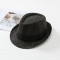 Bovenaanzicht van donkergrijze krijtstreep Fedora met zwart ripslint detail - L (58-60cm) / Fijne Witte Streep Stijl / Marineblauw