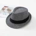 Détail du chapeau Fedora en tissu à chevrons gris avec ruban de gros-grain noir - Gris et Noir à Chevrons