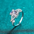 S925 sterling zilveren ring met 3 karaat moissanite in smaragd slijpvorm en gedraaide band - US 9 / Moissaniet (Emerald Slijpvorm)