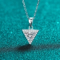 Collar de plata esterlina S925 con un colgante geométrico de moissanita triangular - Moissanita de 0,5 Quilates / Plata 925