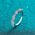 Anillo de plata S925 con moissanita de corte redondo y piedras tipo baguette - US 9 / Plata (0.9ct Moissanita)