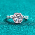 Luxuriöser S925 Sterlingsilber Moissanit-Ring mit rosa Blumenhalo und gedrehtem Band - Größe 8 / 1 Karat Moissanit