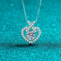 Collar de corazón en plata de ley S925 con piedra central de moissanita y pavé brillante - Plata 925 / 1 Quilate de Moissanita