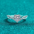 Funkelnder S925 Sterling Silber Verlobungsring mit Herz-Moissanit und gedrehtem Band - US 9 / 1 Karat Moissanit