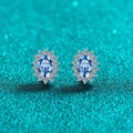 Orecchini a perno halo in argento S925 con moissanite blu ovale e accenti bianchi - Stile Moissanite Blu (AZ818-E) / Argento 925