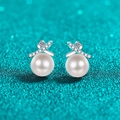 Boucles d'oreilles perles en argent S925 avec accents de moissanite croisés sur fond brillant - Argent 925 / Style perle d'eau douce