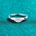 Bague minimaliste en argent S925 avec moissanite taille marquise sur support bleu brillant - US 9 / Moissanite