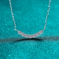 Collana in argento S925 con sette pietre di moissanite a forma di sorriso su sfondo glitter - Moissanite da 1.4 Carati / Argento 925