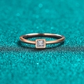 Anello moissanite in argento S925 minimalista con pietra quadrata color oro champagne - US 8 / Oro champagne