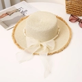 Flacher Strohhut mit Perlenbesatz, Netzschleife und Fransenkante für sommerlichen Stil - M(56-58cm) / Beige