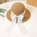 Detalle de la cinta floral en el sombrero de paja tejido para vacaciones de verano y sol - M (56-58cm) / Caqui