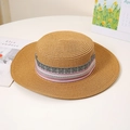 Detail eines beigen Strohhutes mit böhmischem Webband und breiter Sonnenschutz-Krempe - M (56-58cm) / Khaki