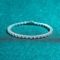 Luxe S925 sterling zilveren moissanite tennisarmband op een turquoise achtergrond - 15.5cm (Enkele 10 Punt) 3.4ct / 925 zilver