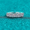 Elegante anello in argento 925 con cinque pietre di moissanite su sfondo scintillante - US 9 / 1.68ct Moissanite