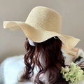 Elegant beige straw sun hat with wavy brim for women summer beach travel protection - M (56-58cm) / Beige