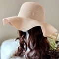 Light coffee straw sun hat with wide wavy brim and woven texture for summer - M (56-58cm) / Nude Pink