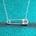 Collana a spilla in argento S925 con ciondolo in moissanite rotondo e brillante - Argento 925 / 0,5ct Moissanite (Argento)
