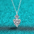 Collana cuore moissanite in argento sterling S925 con pendente su sfondo glitterato - 1.2 Carati Moissanite / Argento 925