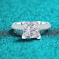 Luxe S925 sterling zilveren ring met prinses geslepen moissaniet en pavé gezette band - US 9 / 3 Karaat Moissaniet