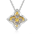 Dettaglio del ciondolo a quadrifoglio in argento S925 con pietre di moissanite lucenti - Quadrifoglio Moissanite (Con Certificato GRA) / Oro