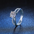 Anello incrociato in argento S925 con moissanite rotonda da 1 carato in montatura a 4 griffe - Aperto Regolabile / Pietra ad Alto Tenore di Carbonio da 6,5 mm