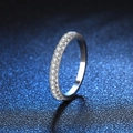 Elegante anello in argento s925 e moissanite con semicerchio di pietre rotonde micro-pavé - US 9 / Argento (Moissanite)