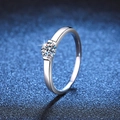 Elegante anillo de plata de ley S925 con moissanita y una brillante piedra solitaria redonda - US 9 / Piedra de alto carbono de 5mm