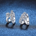 Pendientes de moissanita en plata S925 con aros asimétricos y brillantes piedras pavé - 4mm Piedra de Alto Carbono