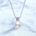 Collar de plata de ley S925 con una perla de agua dulce blanca y una brillante moissanita - Plata 925 / Estilo Moissanita Perla