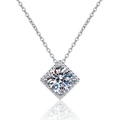Collar minimalista de plata S925 con un radiante colgante de moissanita cuadrada - Piedra de alto carbono de 6.5mm / Plata 925