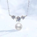 Elegante collana in argento S925 con tre pietre di moissanite e una perla d'acqua dolce - Pietra ad Alto Contenuto di Carbonio + Perla / Argento 925