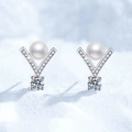 Orecchini a perno a V in argento S925 con perle d'acqua dolce e pietre di moissanite - Argento 925 / Pietra Ad Alto Contenuto Di Carbonio Da 4mm